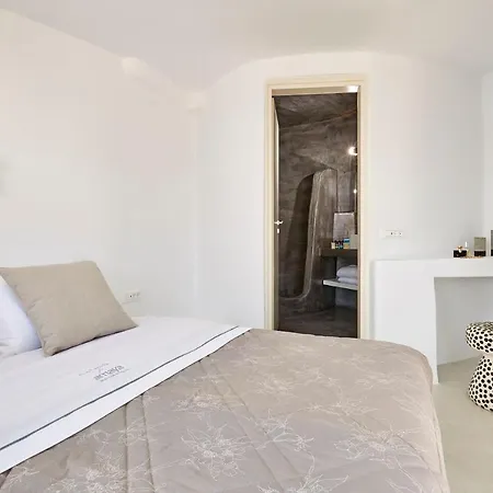 Elegant Santorini House Serenity Caldera Viewoutdoor Hot Tub Private Pool Oia Tholos (Santorini)
