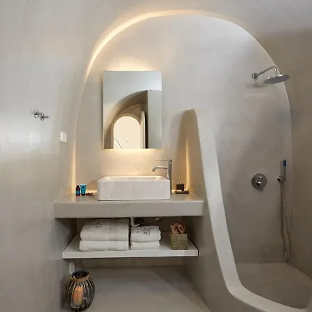 Elegant Santorini House Serenity Caldera Viewoutdoor Hot Tub Private Pool Oia Tholos (Santorini)