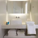 Elegant Santorini House Serenity Caldera View Outdoor Hot Tub Villa Tholos (Santorini)