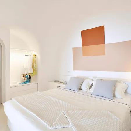 Elegant Santorini House Serenity Caldera View Outdoor Hot Tub Tholos (Santorini)