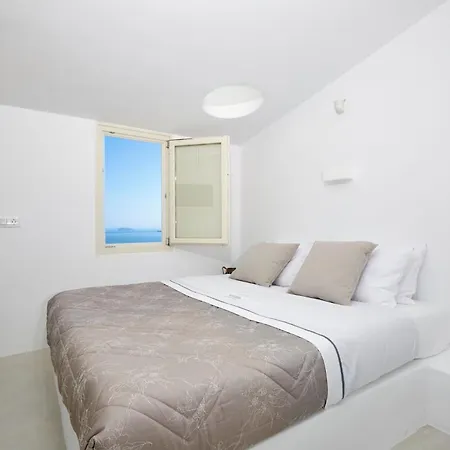 Elegant Santorini House Serenity Caldera View Outdoor Hot Tub Villa Tholos (Santorini)