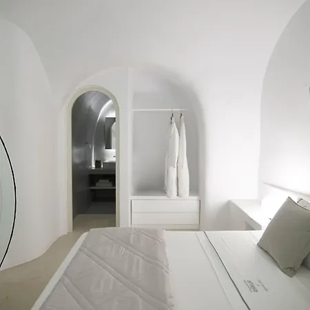 Elegant Santorini House Serenity Caldera View Outdoor Hot Tub Tholos (Santorini)