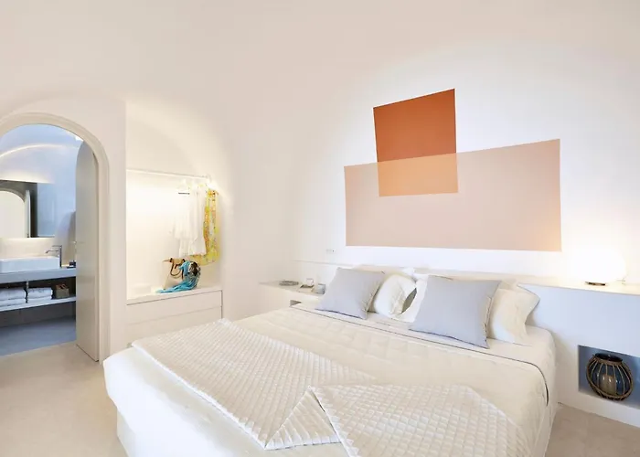 Elegant Santorini House Serenity Caldera View Outdoor Hot Tub Tholos (Santorini)