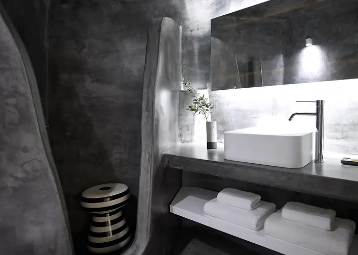 Elegant Santorini House Serenity Caldera View Outdoor Hot Tub * Tholos (Santorini)