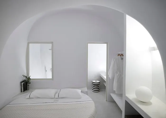 Elegant Santorini House Serenity Caldera View Outdoor Hot Tub *