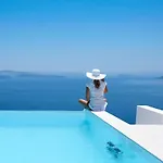 Elegant Santorini House Serenity Caldera View Outdoor Hot Tub Villa Tholos (Santorini)