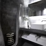 Elegant Santorini House Serenity Caldera View Outdoor Hot Tub * Tholos (Santorini)