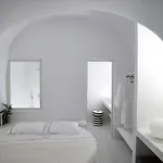 Elegant Santorini House Serenity Caldera View Outdoor Hot Tub *